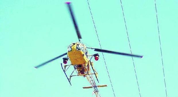 Linee elettriche sotto controllo: esplora l'elicottero