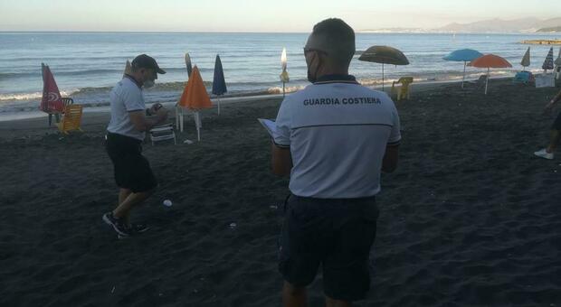Dalla Guardia Costiera sanzioni per 16.000 euro e sequestro di 200 attrezzature balneari sulle spiagge di Scauri