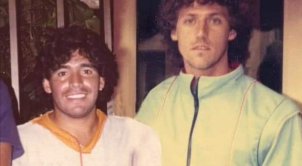 Portici, il sindaco pubblica un fotomontaggio con Maradona: smascherato sui social