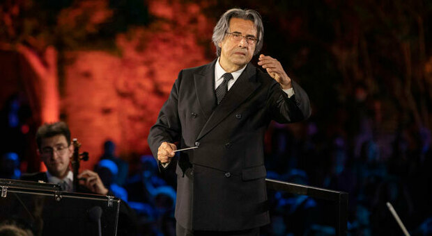 Riccardo Muti tra i ragazzi di Scampia: «Suoneremo contro i luoghi comuni»