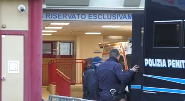 Messina Denaro, il boss di nuovo in ospedale: protestano gli altri pazienti