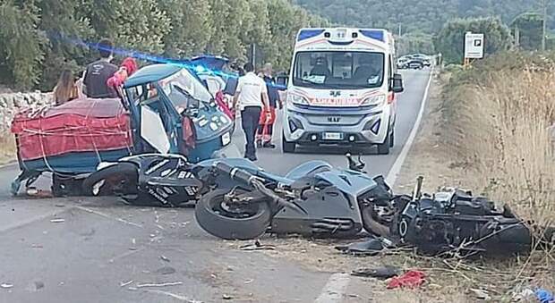Cisternino, tre moto contro lo sportello del motocarro fermo sulla strada: due feriti gravi