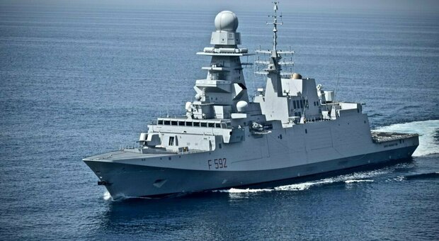 «Italia in prima linea», approvata la missione navale Ue nel Mar Rosso contro gli attacchi Houthi. Tajani: saremo al comando