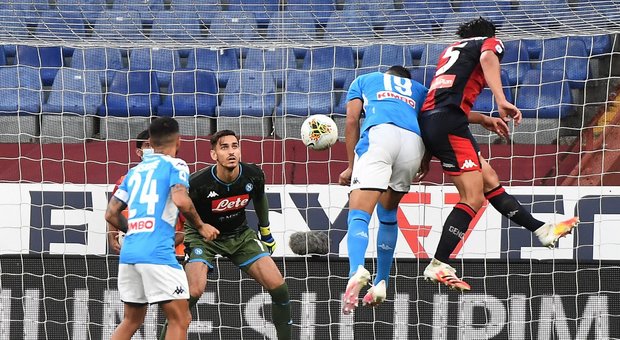 Lozano regala un'altra vittoria a Gattuso, il Napoli inguaia il Genoa