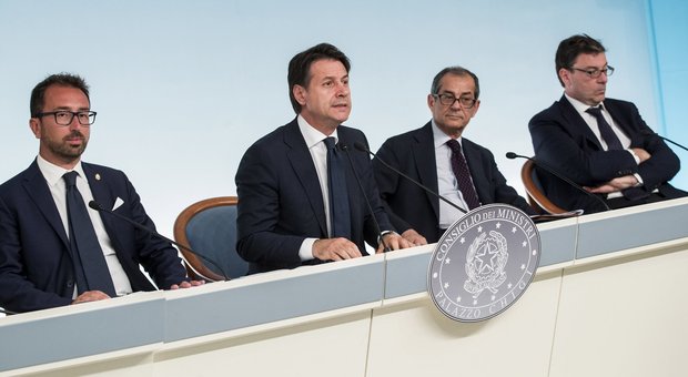 L'annuncio di Giorgetti: «Universiadi a Napoli, il governo si fa da parte»