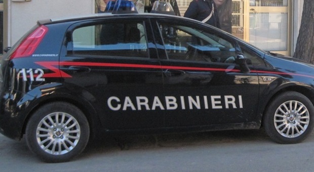 Urbino, rubano un'auto e chiedono "riscatto": giovani fidanzati arrestati