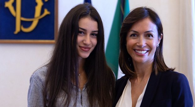 Carfagna incontra la miss con la protesti Chiara Bordi: «Le istituzioni sono con lei»