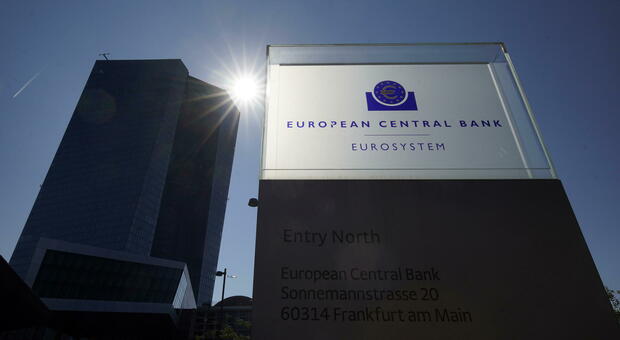 Bce, ecco il rapporto: «Prospettive stabilità finanziaria restano fragili, segno di deterioramento crediti bancari»