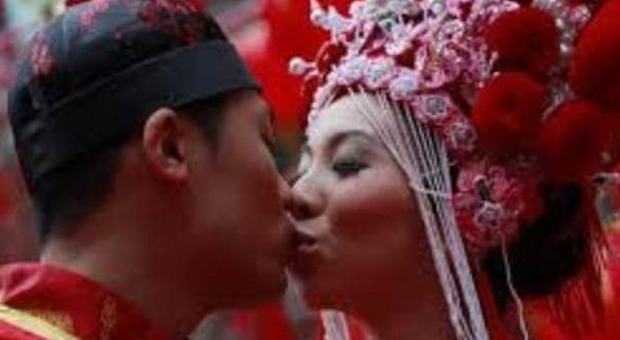 Cina, lancia una campagna contro San Valentino e rovina la serata agli innamorati