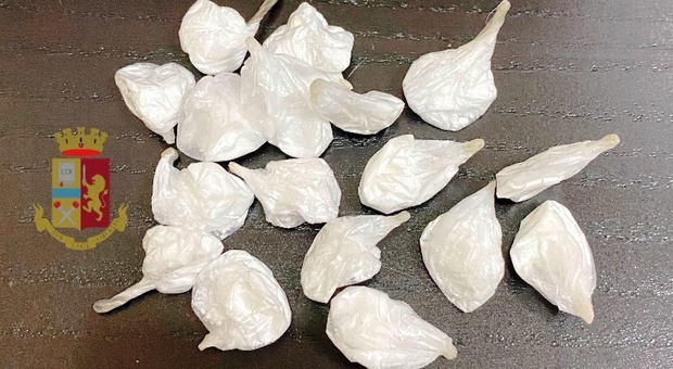 In scooter con 17 dosi di cocaina, pusher arrestato a Secondigliano