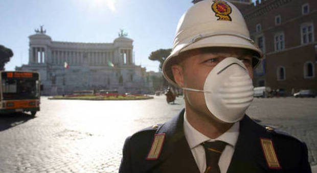 Roma, situazione smog resta critica: spunta l'ipotesi blocco totale del traffico