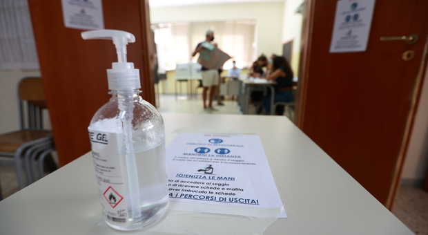 Niente schede elettorali a casa dei pazienti Covid nel Napoletano: «Siamo stati discriminati, via ai ricorsi»