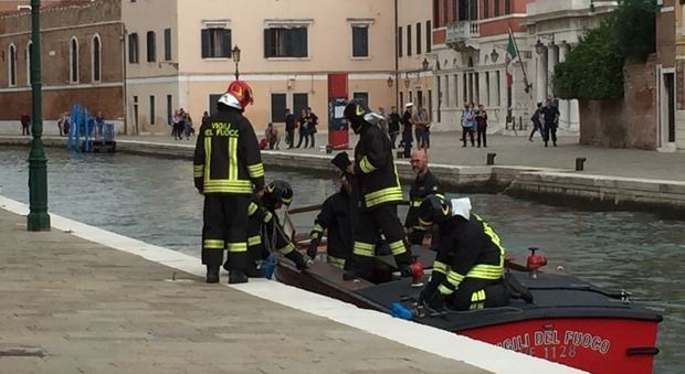 Venezia, allarme bomba all'Arsenale: chiusa ampia area, artificieri in azione
