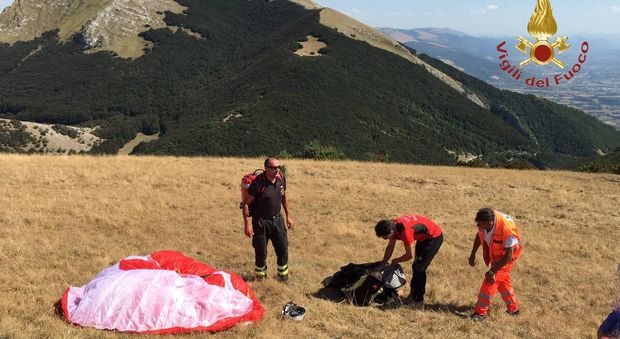 Perugia, tragico volo col parapendio Muore a 53 anni sul Monte Cucco