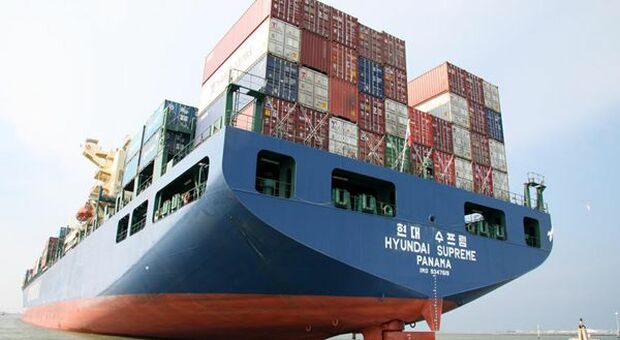 Cina, l'export cresce molto più del previsto ad aprile