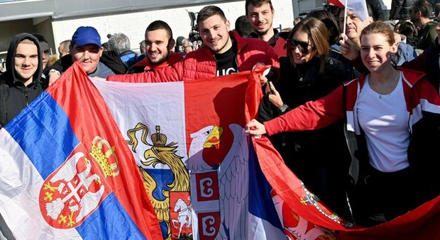 Djokovic ritorna a casa: a Belgrado lo accolgono come un eroe