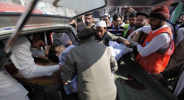 Pakistan, assalto armato all'università: almeno 30 morti, 4 terroristi uccisi