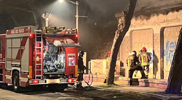 L'intervento dei vigili del fuoco in via Doria a Pescara