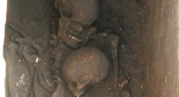 Uomo e bambino sepolti insieme a Roca, Unisalento studierà i due scheletri