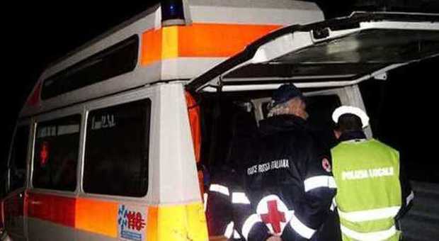 Catania, incidente nella notte: l'auto si schianta contro un albero, due morti