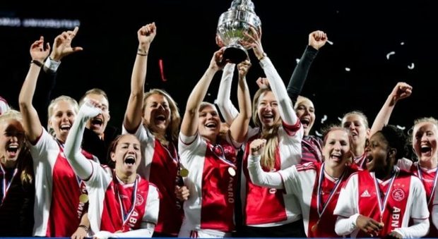 L'Ajax ha varato la parità contrattuale tra uomini e donne