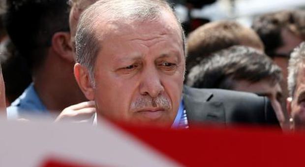 Turchia, Erdogan: «Killer ambasciatore russo era legato all'imam Gulen»