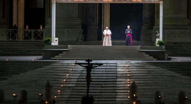 Papa Francesco, questa sera la Via Crucis senza fedeli: le meditazioni ai detenuti. Come seguirla