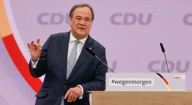 Germania, Armin Laschet è il nuovo presidente della Cdu: finisce l'era Merkel