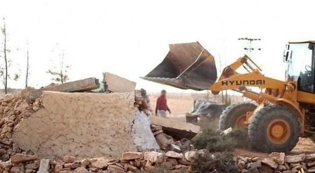 L'Isis distrugge un tempio Sufi in Libia: raso al suolo coi bulldozer