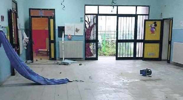 Scuola devastata dai vandali, caccia a babygang nel Casertano