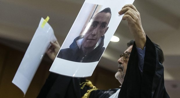Cucchi, altri due carabinieri indagati: si indaga sull'insabbiamento Cucchi, altri due carabinieri indagati: si indaga sull'insabbiamento