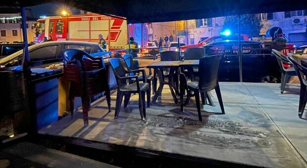 Ceccano, gli negano da bere, torna e incendia il gazebo di un bar del centro: 60enne arrestato per danneggiamento