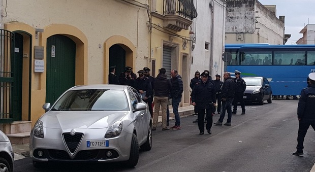 Taranto, carabiniere uccide sorella, cognato e padre e poi si spara