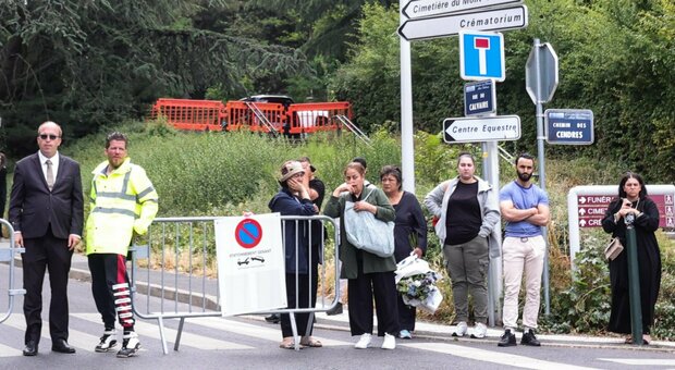 Rivolta Francia, dilaga la protesta, 1.300 fermati, oltre 470 arresti, sequestrate bombe molotov: oggi i funerali di Nahel a Nanterre
