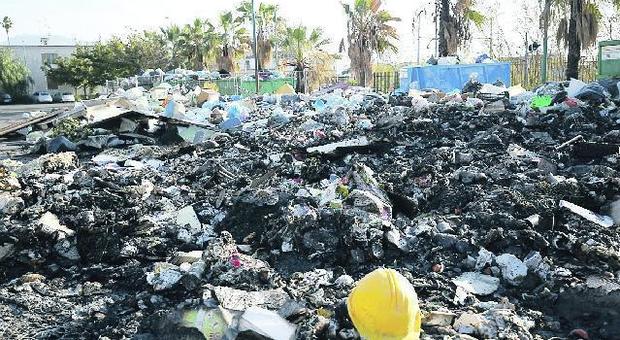 Emergenza rifiuti in Campania, impianti promessi e svaniti: venti anni di sconfitte