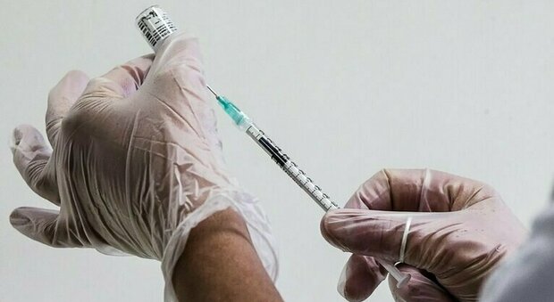 Italia fornisce vaccini alla Tunisia: già inviati 5 container di materiale sanitario