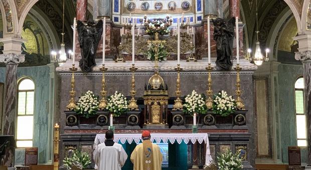 Napoli, il cardinale Sepe recupera la Santa Messa Crismale in Duomo