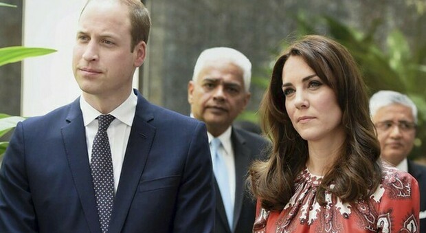 Kate Middleton, l'indiscrezione choc: «Gravidanza a rischio per una patologia, William preoccupato...»