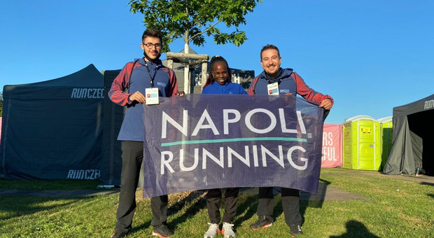 Gli organizzatori della Napoli Running con la neoprimatista del mondo
