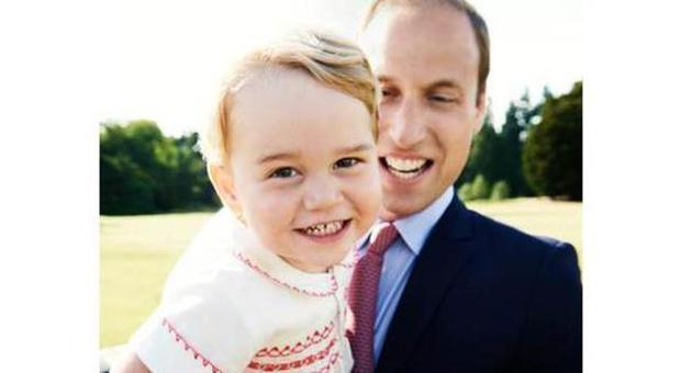 Il principe George con papà William (Twitter)