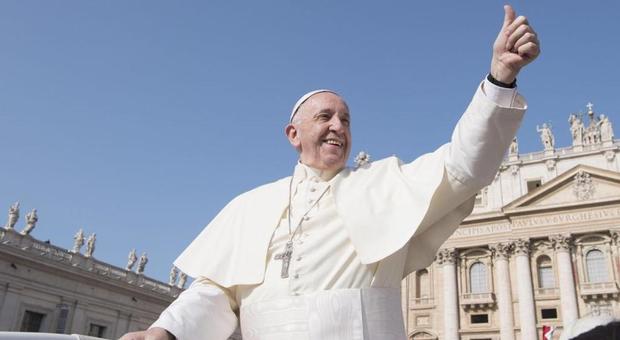 Papa Francesco "sponsor" del mare pugliese: «Mai visto uno più bello»
