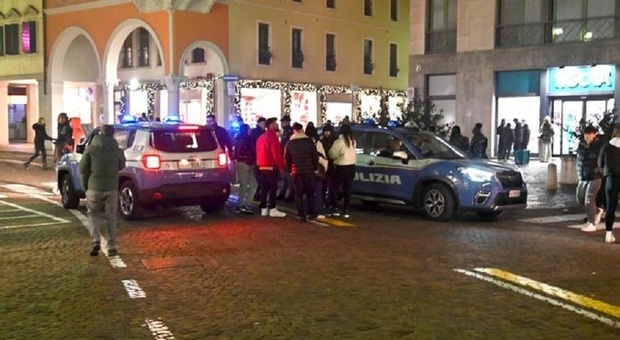 Un intervento della polizia in centro a Treviso per una rissa scoppiata tra giovani