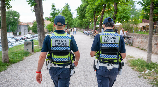 agenti della polizia locale di Treviso: 15 di loro da oggi saranno dotati di mountain bike