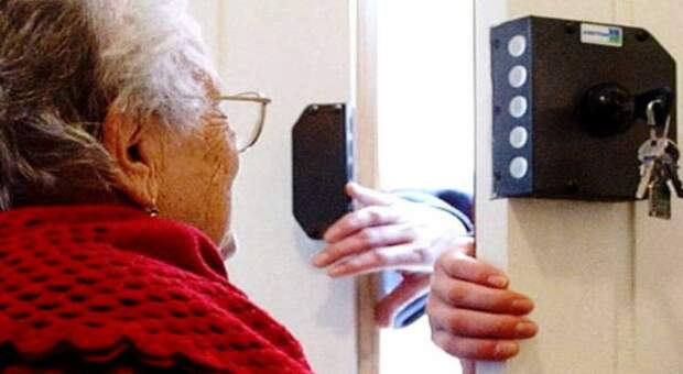 Truffa ad anziani nel Casertano, sottratti oltre 10mila euro: arrestato 28enne
