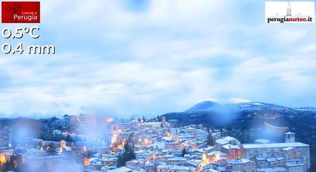 Perugia imbiancata dalla neve: lo spettacolo dalla webcam