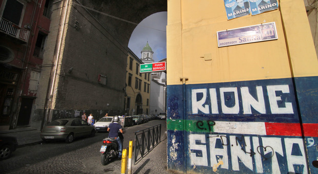 Napoli, già spente le telecamere anti-stese al Rione Sanità: non c’è il contratto