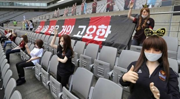 Sex toys al posto dei tifosi: gaffe del Seoul, il club si scusa pubblicamente