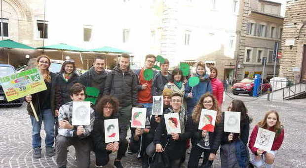 Macerata, flash mob di Agraria dedicato a Dante Alighieri