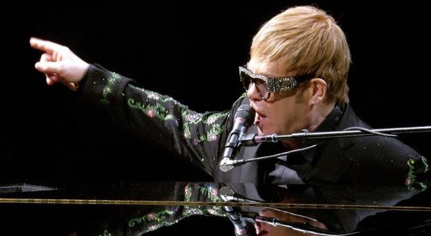 Elton John sta per ritirarsi? In un post su Instagram l'indizio misterioso