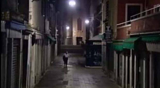 Il fantasma di Venezia è stato catturato: kosovaro, aggrediva i passanti con un coltello in tasca. Già libero